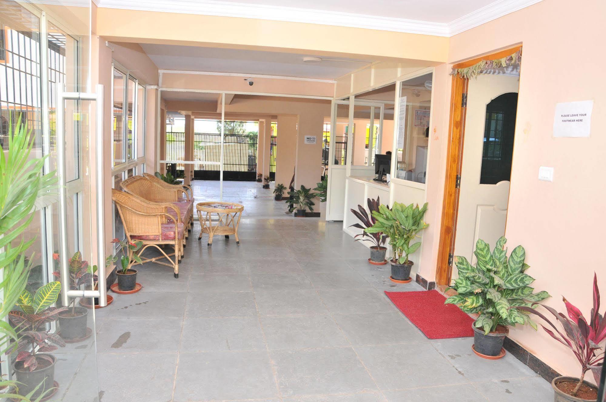 Sr Comfort Bed & Breakfast Yelahanka Exterior photo