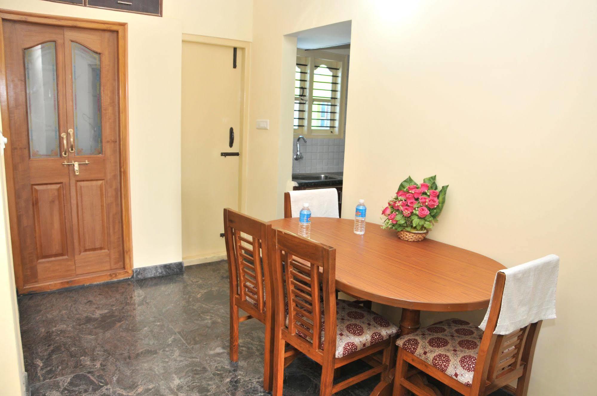 Sr Comfort Bed & Breakfast Yelahanka Exterior photo