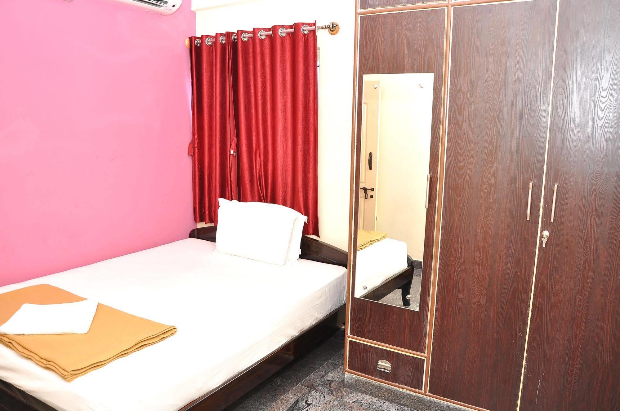 Sr Comfort Bed & Breakfast Yelahanka Exterior photo